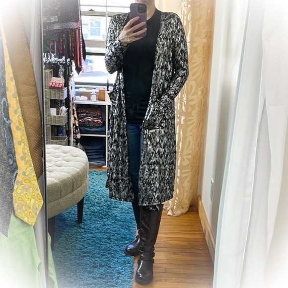 💕Like New Lularoe Sarah Elegant Long Jacket💕 - Picture 11 of 11
